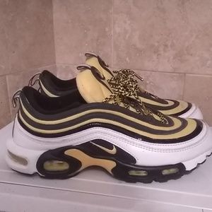 Airmax 97 size 9.5.